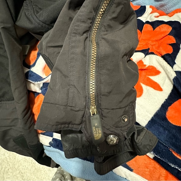 The North Face Thinsulation Snow Bib / overalls - Picture 8 of 8